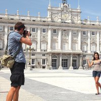Поток туристов из России в Испанию сократился на 35,7%