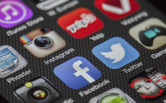 Парламент одобрил законопроект о штрафах YouTube и социальных сетей за запрещенную информацию
