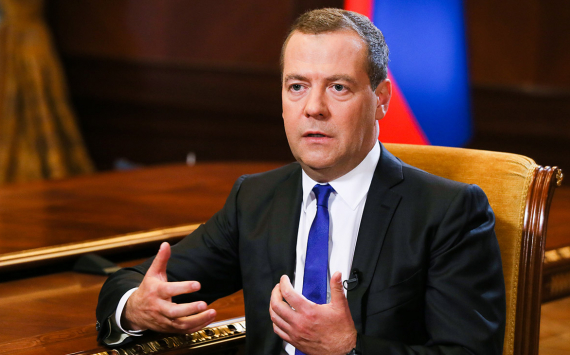 Медведев: Единороссы продолжат работу по поддержке малого бизнеса и самозанятых
