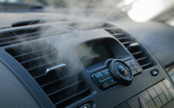 Автомобильный эксперт рассказал, о каких опасностях предупреждает запах из кондиционера