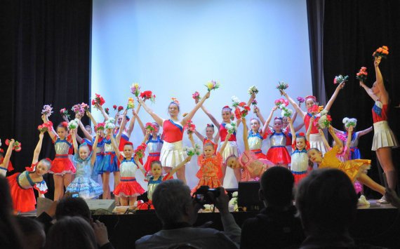 Образцовый ансамбль танца «Ровесник» Центра культуры «Хорошевский» отметил 25-летний юбилей коллектива в Москонцерте