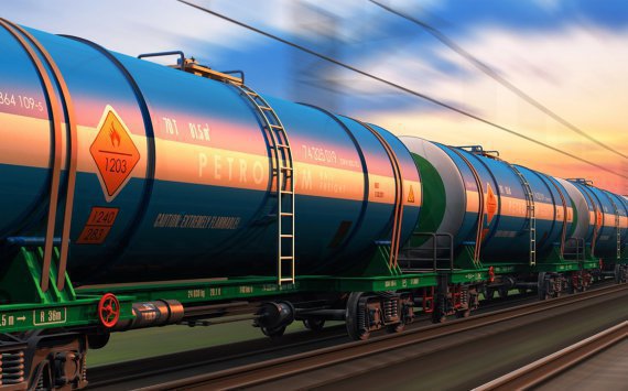 Казахстан может временно приостановить импорт бензина из России