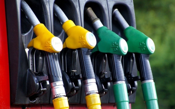 В Москве цены на бензин снизились до 44,28 рублей