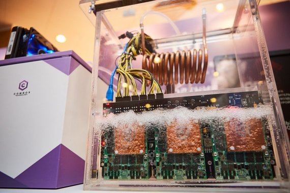 ComBox – первое решение с двухфазным иммерсионным охлаждением GPU для майнинга и наукоемких вычислений 