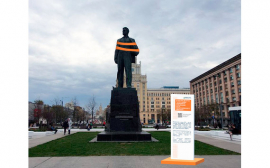 На столичных памятниках появятся оранжевые ленты – символ борьбы с рассеянным склерозом