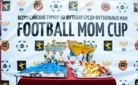 Губерниев встал на колени перед Футбольными Мамами