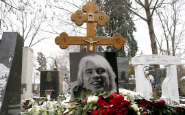 «Нет слов»: жена Дмитрия Хворостовского побывала на могиле оперного певца в Москве