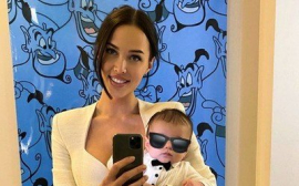 "Я ей доверяю": Анастасия Решетова вместе с мамой Тимати учит сына плавать