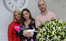 «Как похож на нас!»: Яна Поплавская впервые запечатлелась с новорожденным внуком Иларием