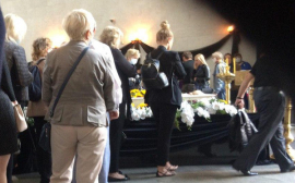 Валентину Легкоступову похоронили в ее любимом платье и в окружении подсолнухов