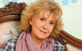 71-летняя Регина Дубовицкая посетила выставку Геннадия Ветрова