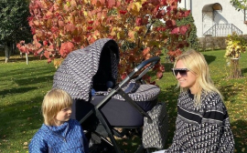 «Мечта»: Яна Рудковская показала детскую коляску от Dior за полмиллиона рублей