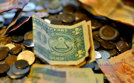 Мантуров назвал плюсы падения курса рубля к доллару на 20%
