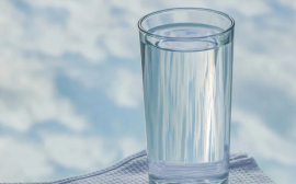 Медики рассказали о способности воды снижать давление