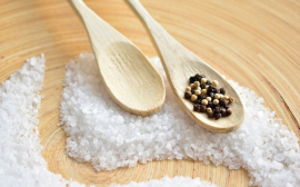 Диетолог Стукова назвала симптомы дефицита соли в организме