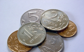 Российский рубль посчитали самой недооценённой валютой по "индексу бигмака"
