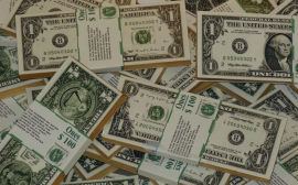 Экономист Зубец рассказал о девальвации доллара в России