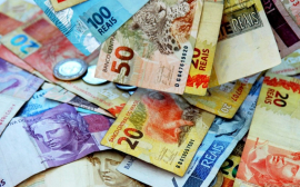 Экономист Ракша объяснил причину отказа банков открывать валютные вклады