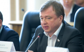 Депутат Максим Иванов призвал сократить новогодние праздники в РФ
