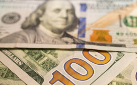 Экономист Хазин предрек доллару неминуемую «гибель»