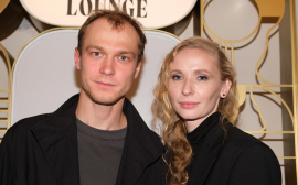 Актёр Юрий Борисов посетил премьеру экшен-триллера «Кентавр» вместе с женой