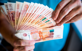 Россиян с зарплатой от 100 000 рублей стало почти вдвое больше