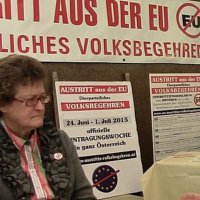 Австрийская активистка Рошер пытается вывести страну из ЕС