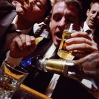 Ученые: Чаще всех от алкоголизма страдают голубоглазые люди