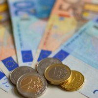ЦБ РФ установил официальный курс евро на уровне 68,58 руб