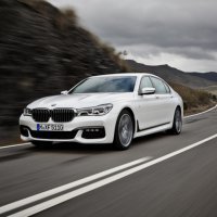 BMW озвучила российские цены на новый премиальный седан 7-Series