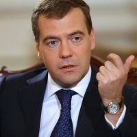 Медведев пообещал вернуть рубль на былые позиции 