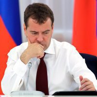 Медведев утвердил субсидии на перевозку автомобилей с Дальнего Востока