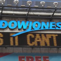 Индекс Dow Jones впервые упал на 1000 пунктов