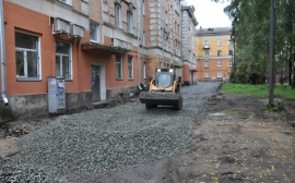 Наступила завершающая стадия ремонта псковских дворов