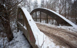 Власти Калининграда демонтируют старый немецкий мост по улице Дачной