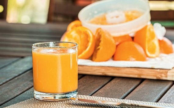 Апельсиновый сок оказался полезнее самого фрукта