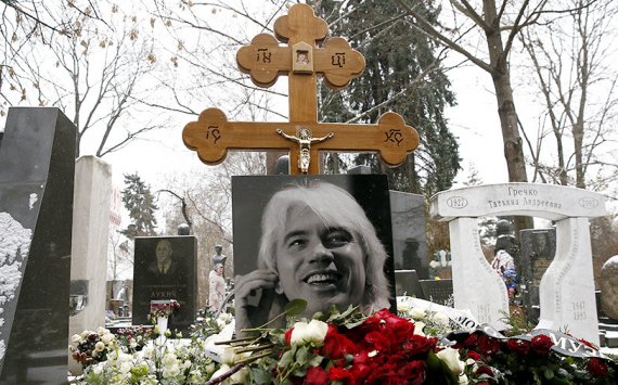 «Нет слов»: жена Дмитрия Хворостовского побывала на могиле оперного певца в Москве