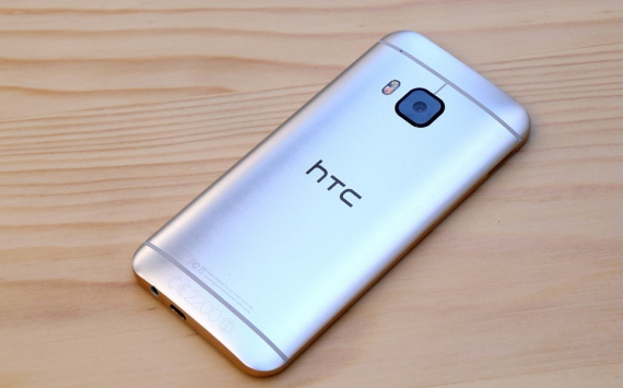 В России начались продажи смартфона HTC Wildfare E по цене 6,49 тыс. рублей
