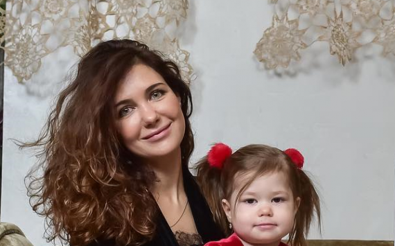 Екатерина Климова наконец-то взяла с собой на отдых младшую дочь