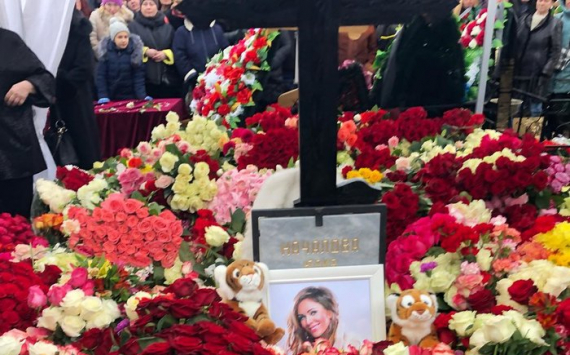 Отец Юлии Началовой обратился к дочери и сплетникам в честь годовщины со дня смерти певицы