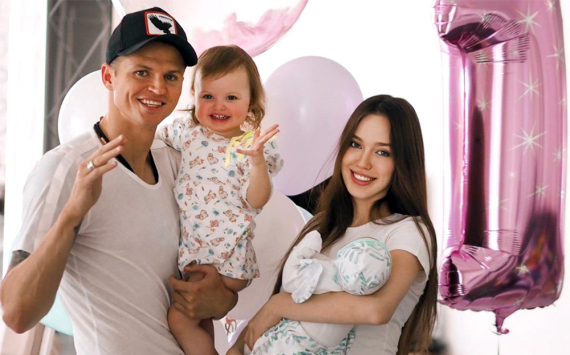 После рождения второй дочери Дмитрий Тарасов и Анастасия Костенко заявили, что планируют третьего ребенка
