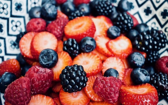 Эксперты назвали 8 низкокалорийных фруктов для диеты без углеводов