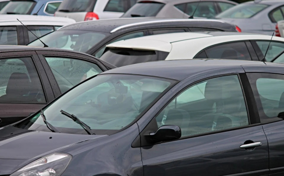 В апреле продажи легковых автомобилей в России сократились в три раза