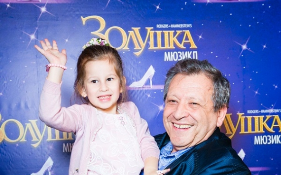«Папина копия»: 71-летний Борис Грачевский опубликовал редкий кадр с 7-летней дочкой
