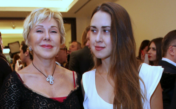 Дочка Любови Успенской угрожает Наргиз Закировой из-за общения с матерью