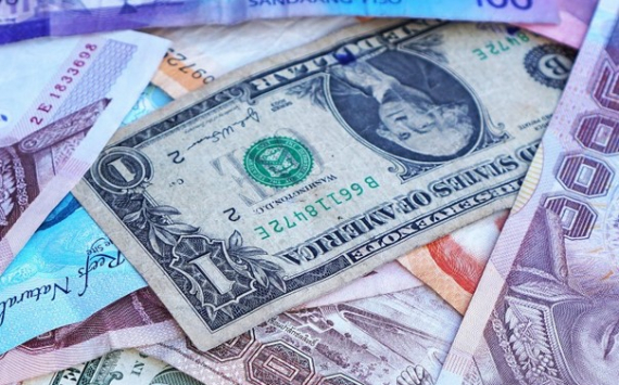 Курс доллара на открытии торгов Мосбиржи снизился до 70,92 рубля