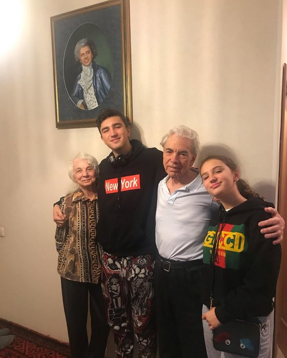 Не мальчик, а юноша: жена Дмитрия Хворостовского поделилась свежим снимком их 17-летнего сына Максима