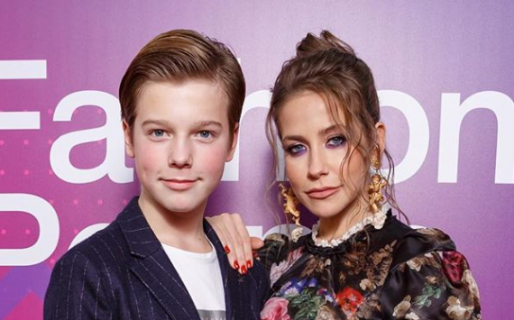 Как старшая сестра: Юлия Барановская с сыном стали ведущими музыкальной премии Жара Kids Awards