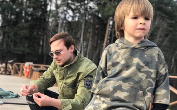 Алексей Чадов поделился отпускным снимком с подросшим сыном Федей от Агнии Дитковските