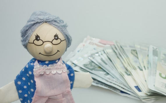 Аналитики: На возобновление индексации выплат работающим пенсионерам понадобится 200 млрд рублей